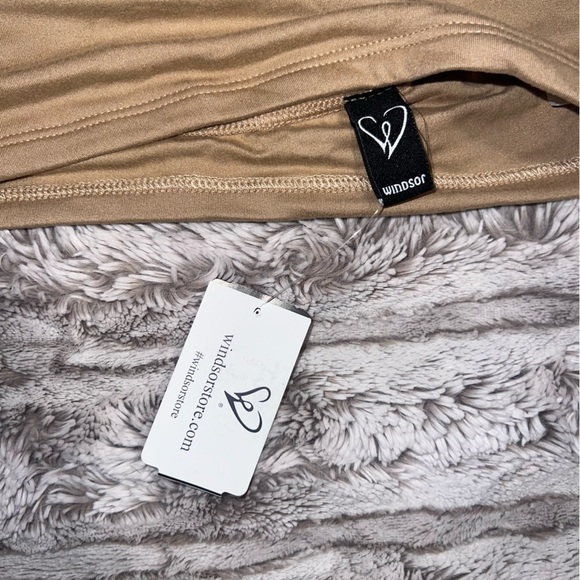 Windsor criss cross back spaghetti strap cropped tan tank Medium  NWT - Picture 6 of 6